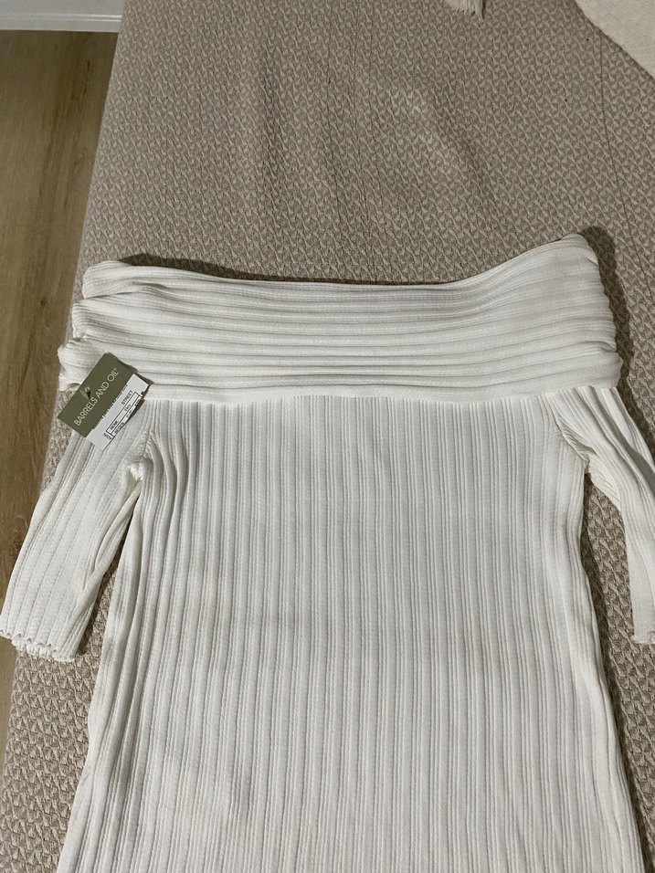 Kadın Beyaz Pliseli Kayık Yaka Kısa Kollu Kazak - Görsel 2