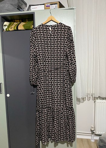 Belden bağlama detaylı uzun kadın elbise - Görsel 4