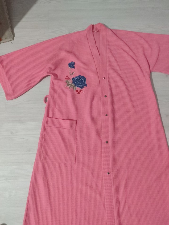 Pembe Nakışlı Kadın Uzun Sabahlık - Görsel 2