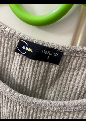 Düğmeli Krem Rengi crop - Görsel 3