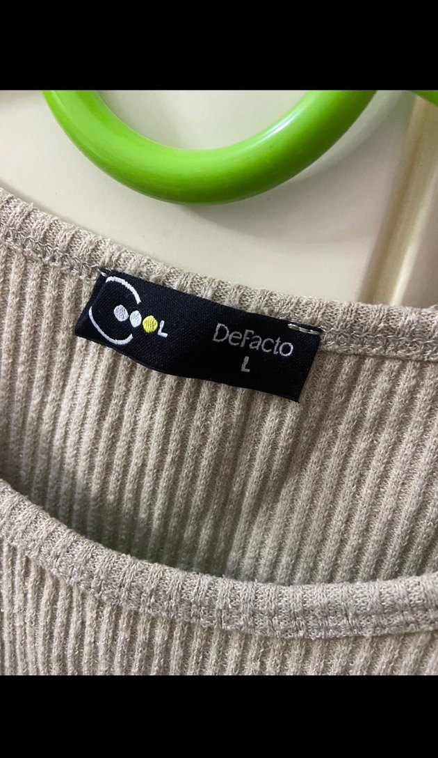 Düğmeli Krem Rengi crop - Görsel 3