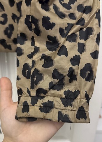 Leopar Desenli ince Kapüşonlu Kadın rüzgarlık - Görsel 6