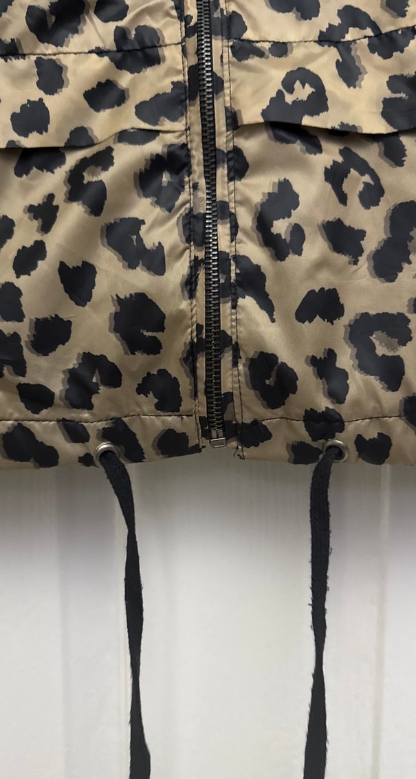 Leopar Desenli ince Kapüşonlu Kadın rüzgarlık - Görsel 3