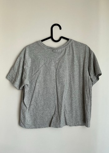 Gri Baskılı Kadın Crop Tişört - Görsel 2