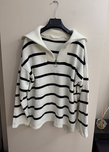 Beyaz Çizgili Örgü Kazak - Görsel 3