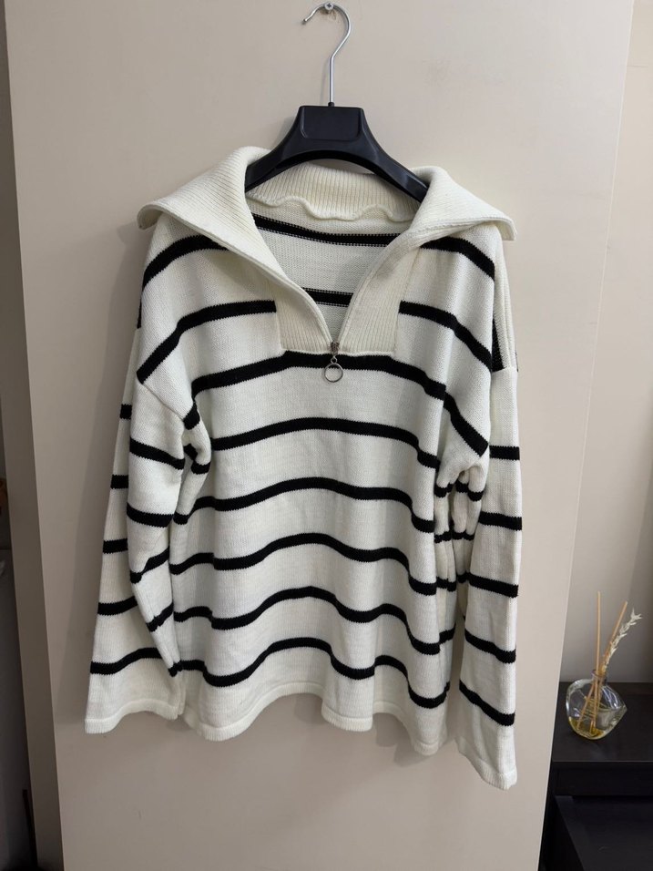 Beyaz Çizgili Örgü Kazak - Görsel 3