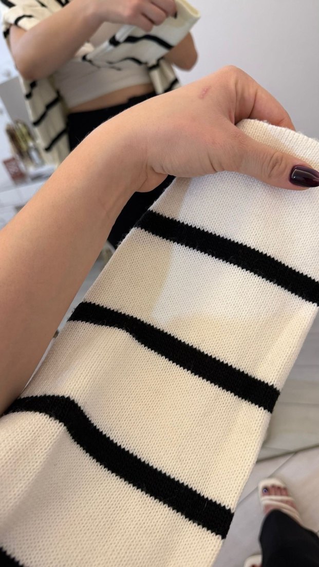 Beyaz Çizgili Örgü Kazak - Görsel 2