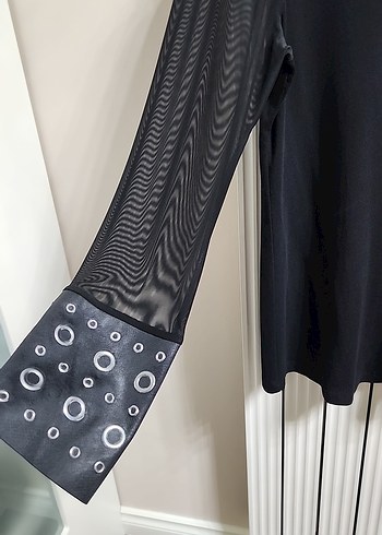 Siyah V Yaka Uzun Kollu Kol Uçları Metal Detaylı Bluz - Görsel 3