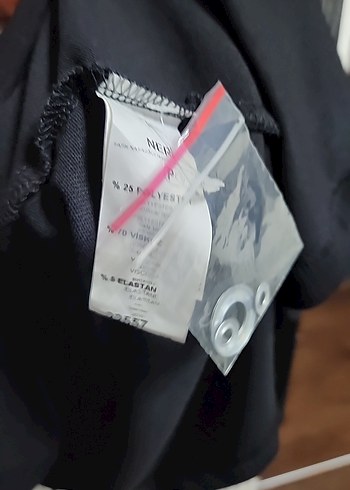 Siyah V Yaka Uzun Kollu Kol Uçları Metal Detaylı Bluz - Görsel 6