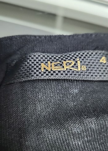 Siyah V Yaka Uzun Kollu Kol Uçları Metal Detaylı Bluz - Görsel 12