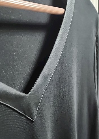 Siyah V Yaka Uzun Kollu Kol Uçları Metal Detaylı Bluz - Görsel 7