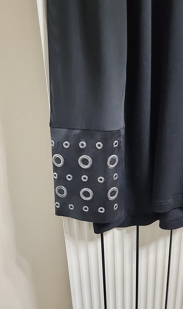 Siyah V Yaka Uzun Kollu Kol Uçları Metal Detaylı Bluz - Görsel 5