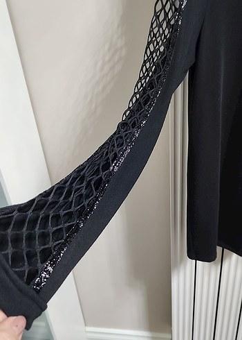 Siyah Kolları File Örgü Detaylı V Yakalı Kadın Bluz - Görsel 4
