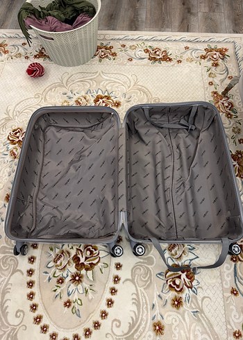 Gri Beyaz bavul - Görsel 3