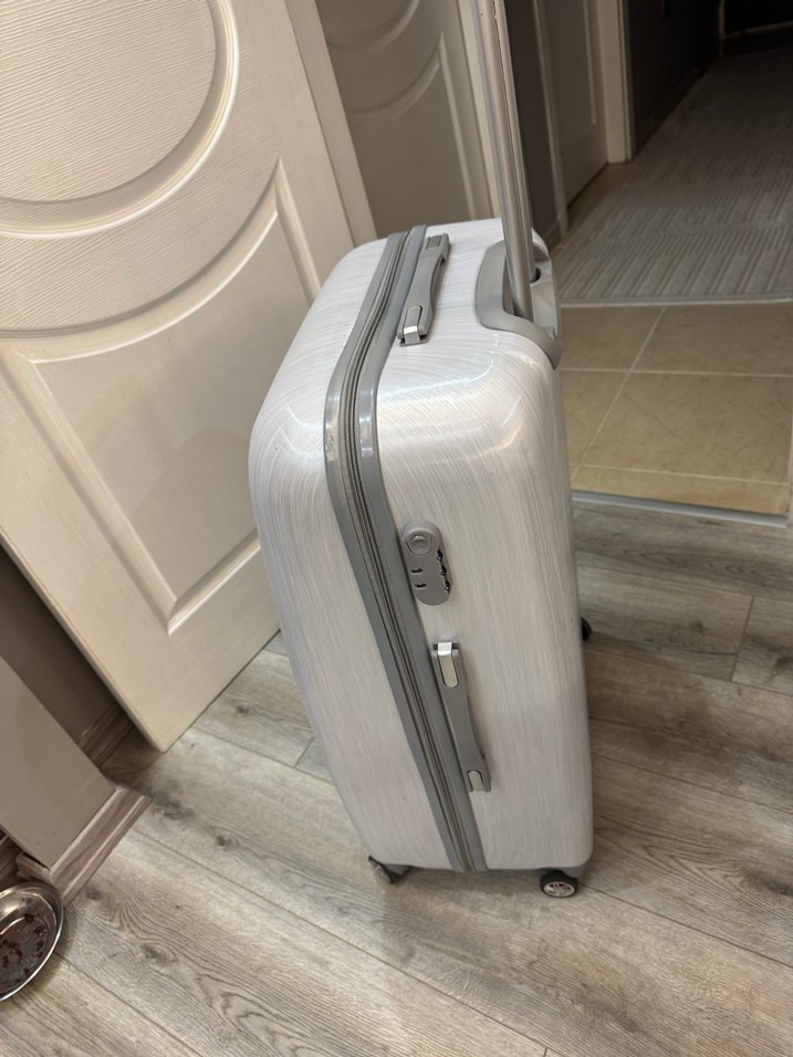 Gri Beyaz bavul - Görsel 2