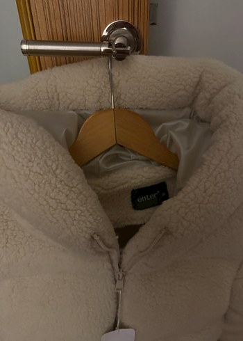 Beyaz Kürklü Kısa Kadın Mont - Görsel 2