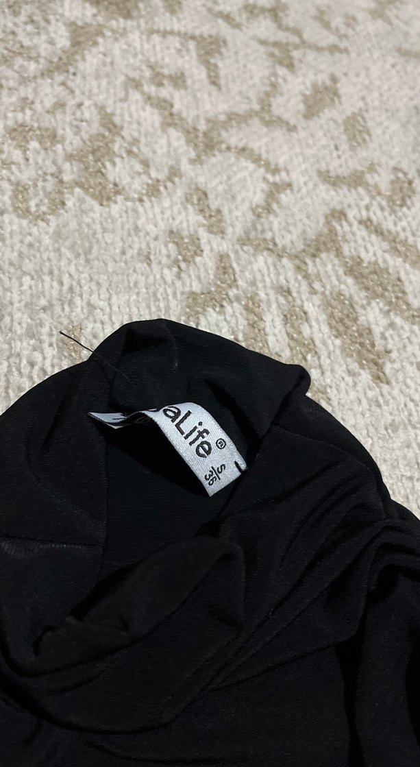 Siyah Yaka Detaylı Drapeli Kadın Bluz - Görsel 2