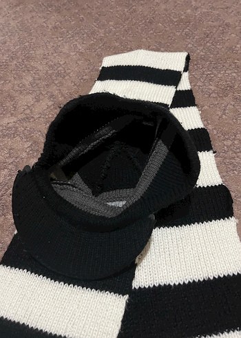 Erkek Siyah Beyaz Çizgili Örgü Atkı - Görsel 4