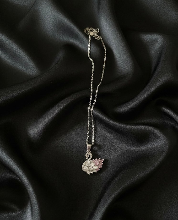 Altın Renkli Kısa Zincirli Kuğu Kolye - Görsel 2