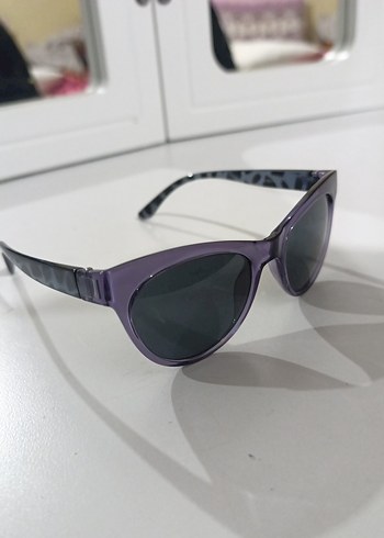 Şeffaf Mor Kadın Güneş Gözlüğü - Görsel 3