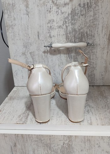 Beyaz Kemerli Kadın Topuklu Abiye Ayakkabı - Görsel 3