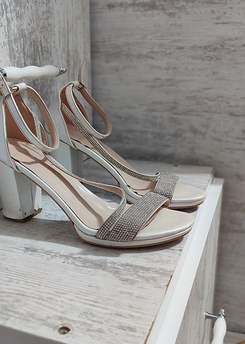 Beyaz Kemerli Kadın Topuklu Abiye Ayakkabı - Görsel 2