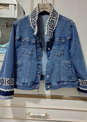 Nakışlı Kısa Mavi Kadın Denim Ceket - Görsel 4