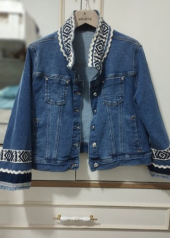 Nakışlı Kısa Mavi Kadın Denim Ceket - Görsel 2