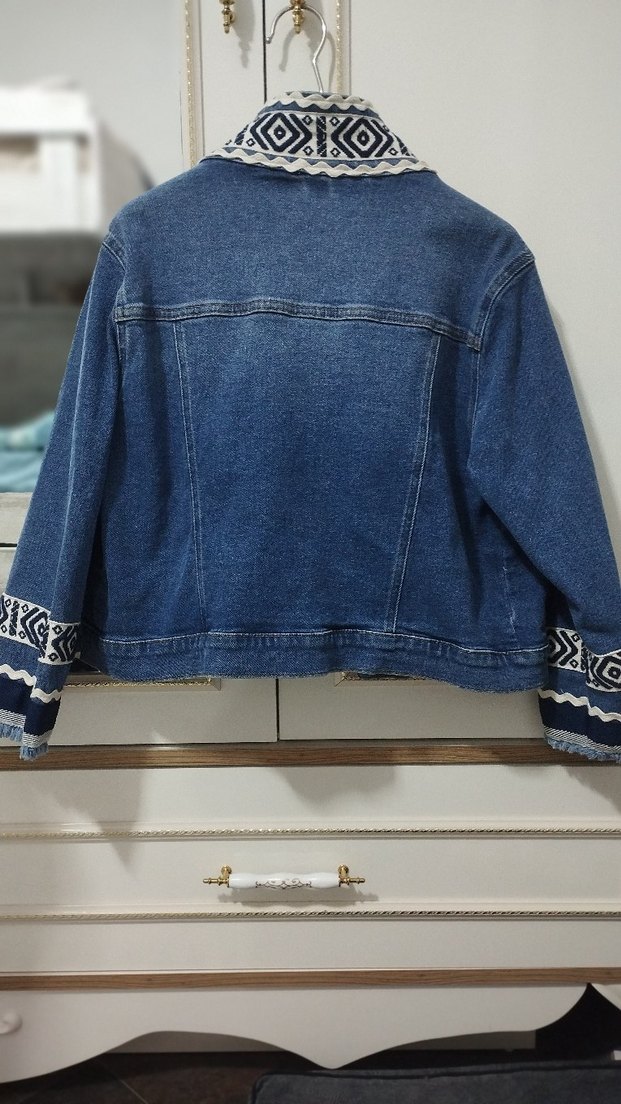 Nakışlı Kısa Mavi Kadın Denim Ceket - Görsel 3