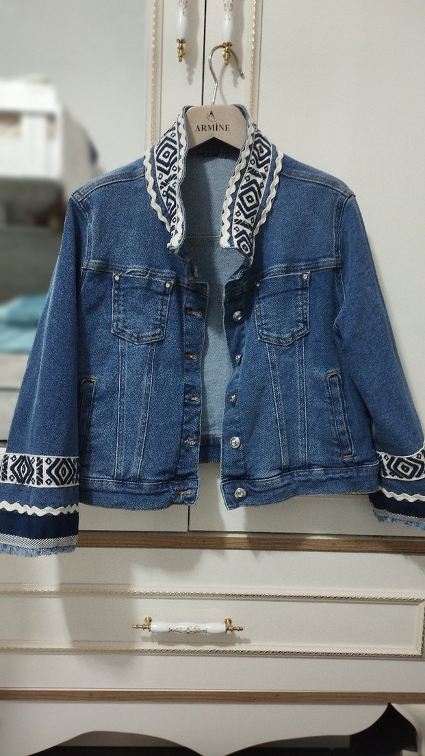 Nakışlı Kısa Mavi Kadın Denim Ceket - Görsel 2