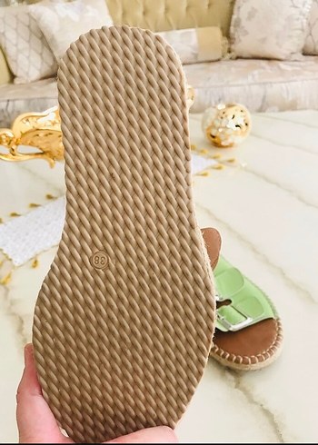 Yeşil Tokalı Dolgu Topuk Kadın Terlik - Görsel 3