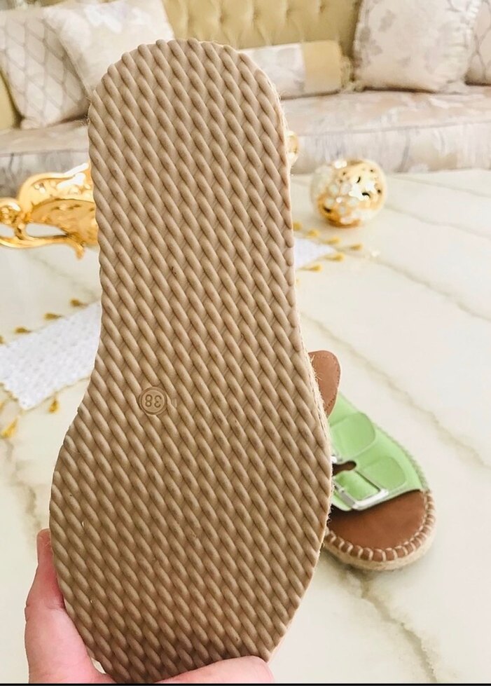 Yeşil Tokalı Dolgu Topuk Kadın Terlik - Görsel 3