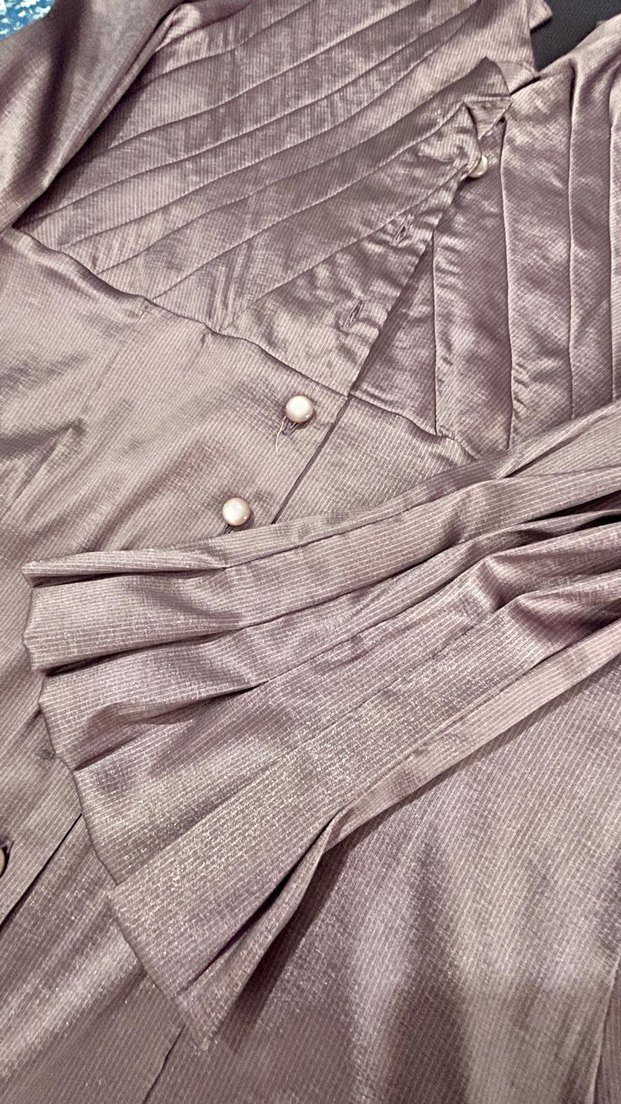 V Yaka Düğmeli Parlak Saten Kadın Gömlek - Görsel 2