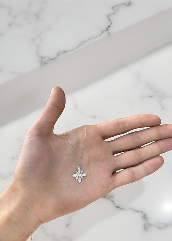 Zincir Detaylı Beyaz Çiçekli Midi Kolye - Görsel 4