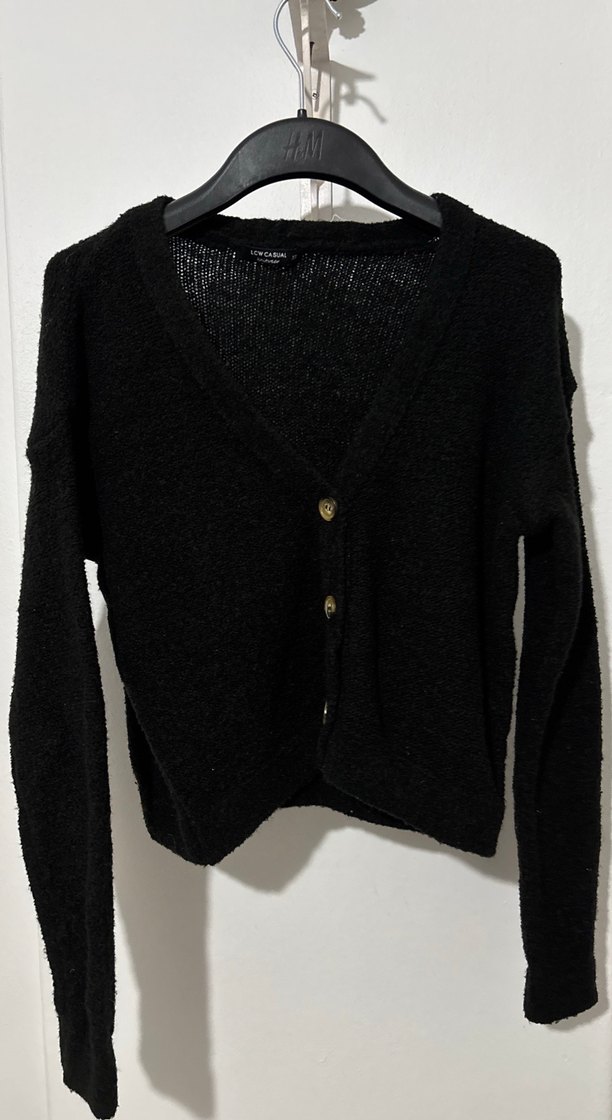 Siyah Düğmeli Kadın Hırka - Görsel 2