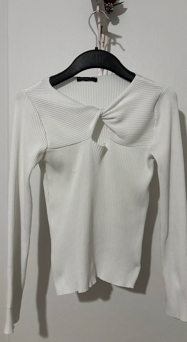 Beyaz Uzun Kollu V Yaka Triko Kazak - Görsel 2