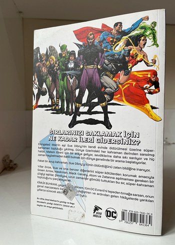 Kimlik Buhranı - Identity Crisis Romanı - Görsel 2