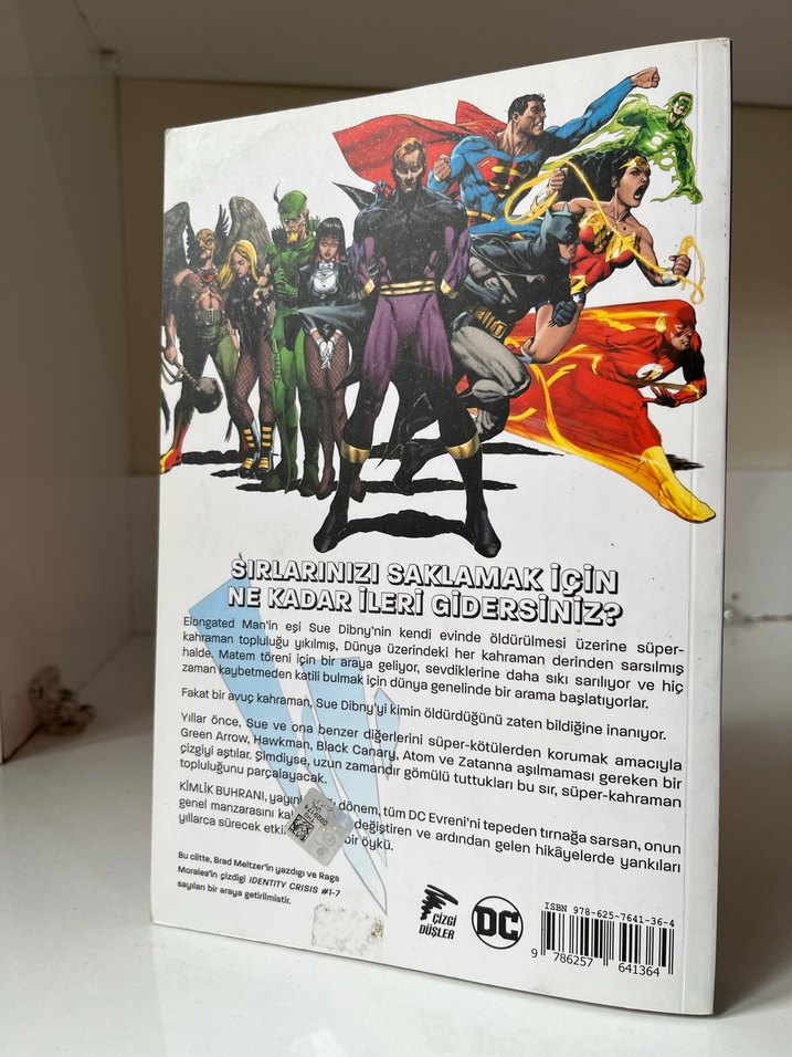 Kimlik Buhranı - Identity Crisis Romanı - Görsel 2