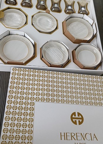 Beyaz Desenli Tabak ve Çay Seti - Görsel 3