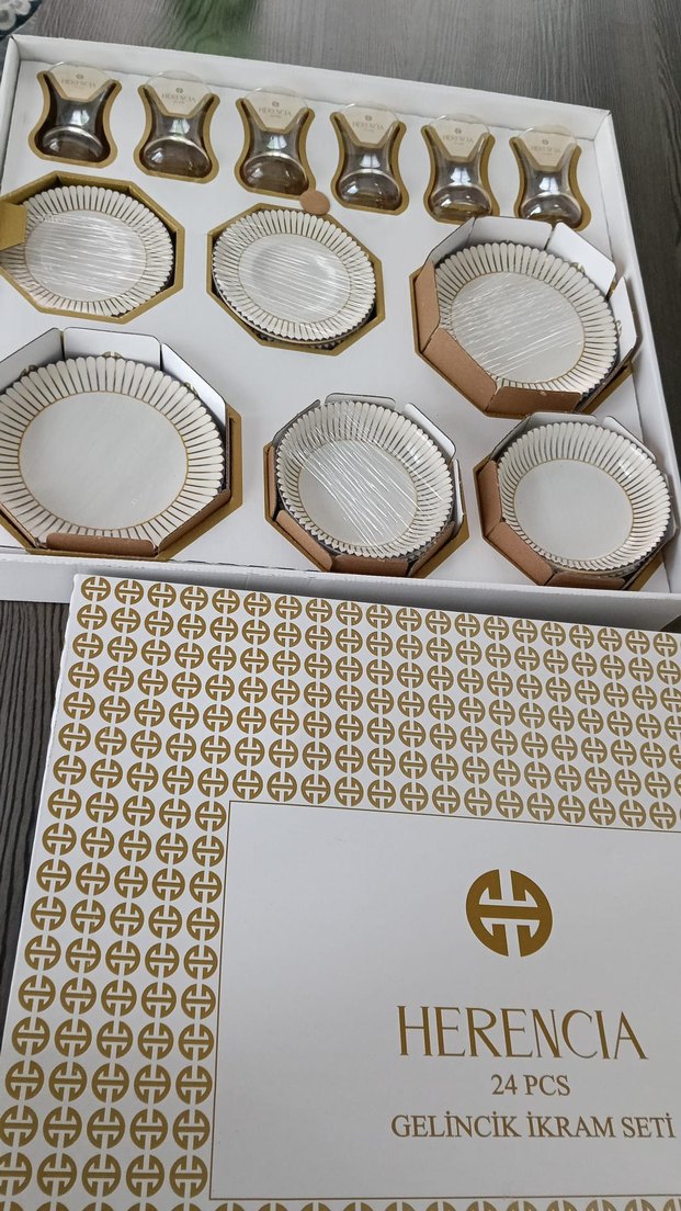 Beyaz Desenli Tabak ve Çay Seti - Görsel 4