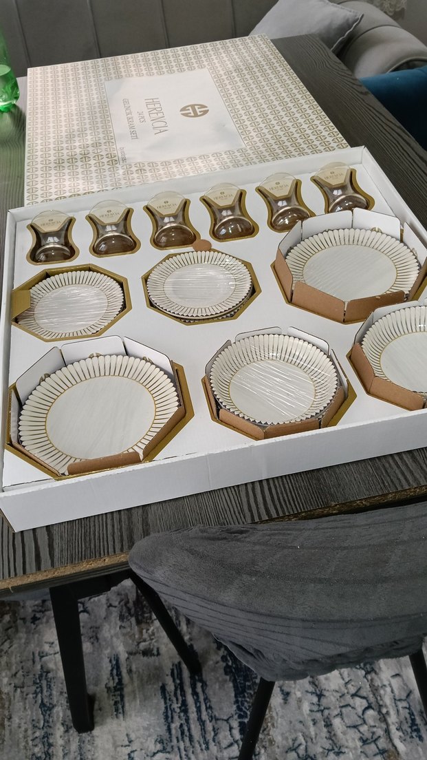 Beyaz Desenli Tabak ve Çay Seti - Görsel 2