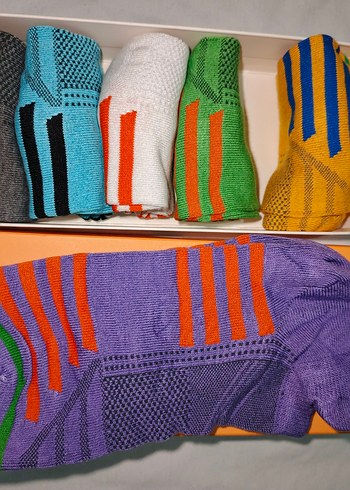 Çok Renkli Baskılı Çoraplar - Görsel 3