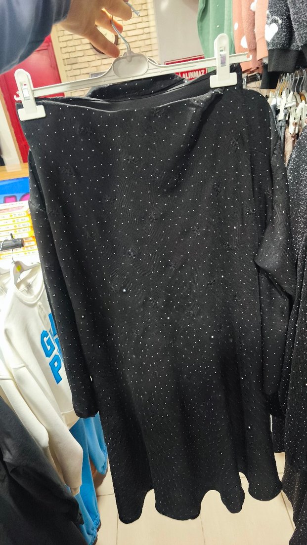 Siyah Düğmeli Uzun Kollu Rahat Gömlek ve etek - Görsel 4