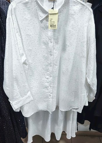 Beyaz Pamuklu Düğmeli Kadın Gömlek ve etekli takım - Görsel 2