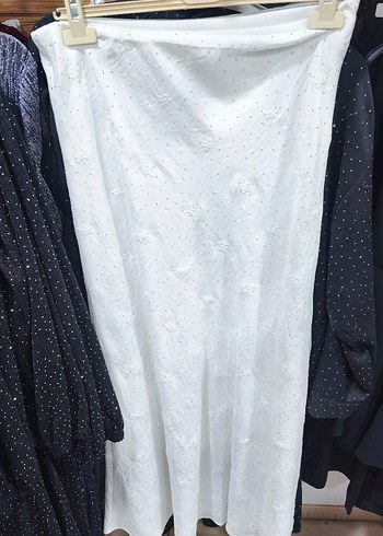 Beyaz Pamuklu Düğmeli Kadın Gömlek ve etekli takım - Görsel 3