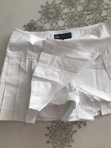 Zara İhtiyaç fazlası şort etek
