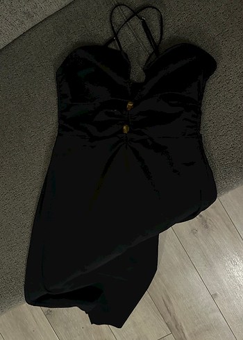 Siyah zara toka detaylı midi elbise - Görsel 2