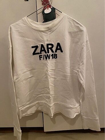 Zara Sweatshirt