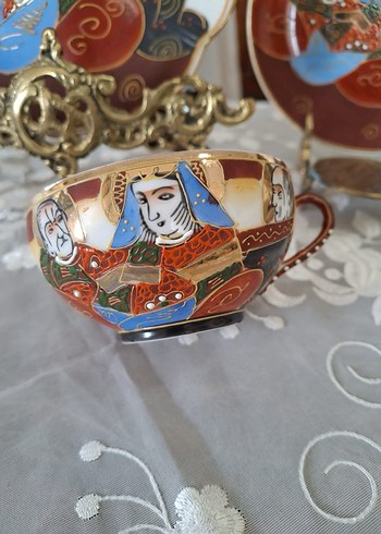 Altın İşlemeli Koyu Desenli Tabak ve Fincan Seti - Görsel 2