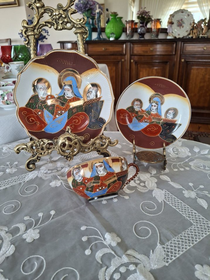 Altın İşlemeli Koyu Desenli Tabak ve Fincan Seti - Görsel 3